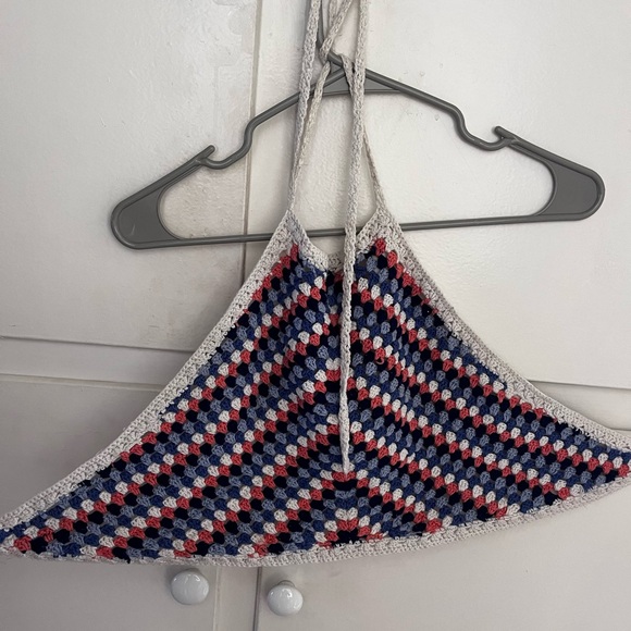 Top with 4 laces on the back. Tight on the back and neck areas - Picture 2 of 2